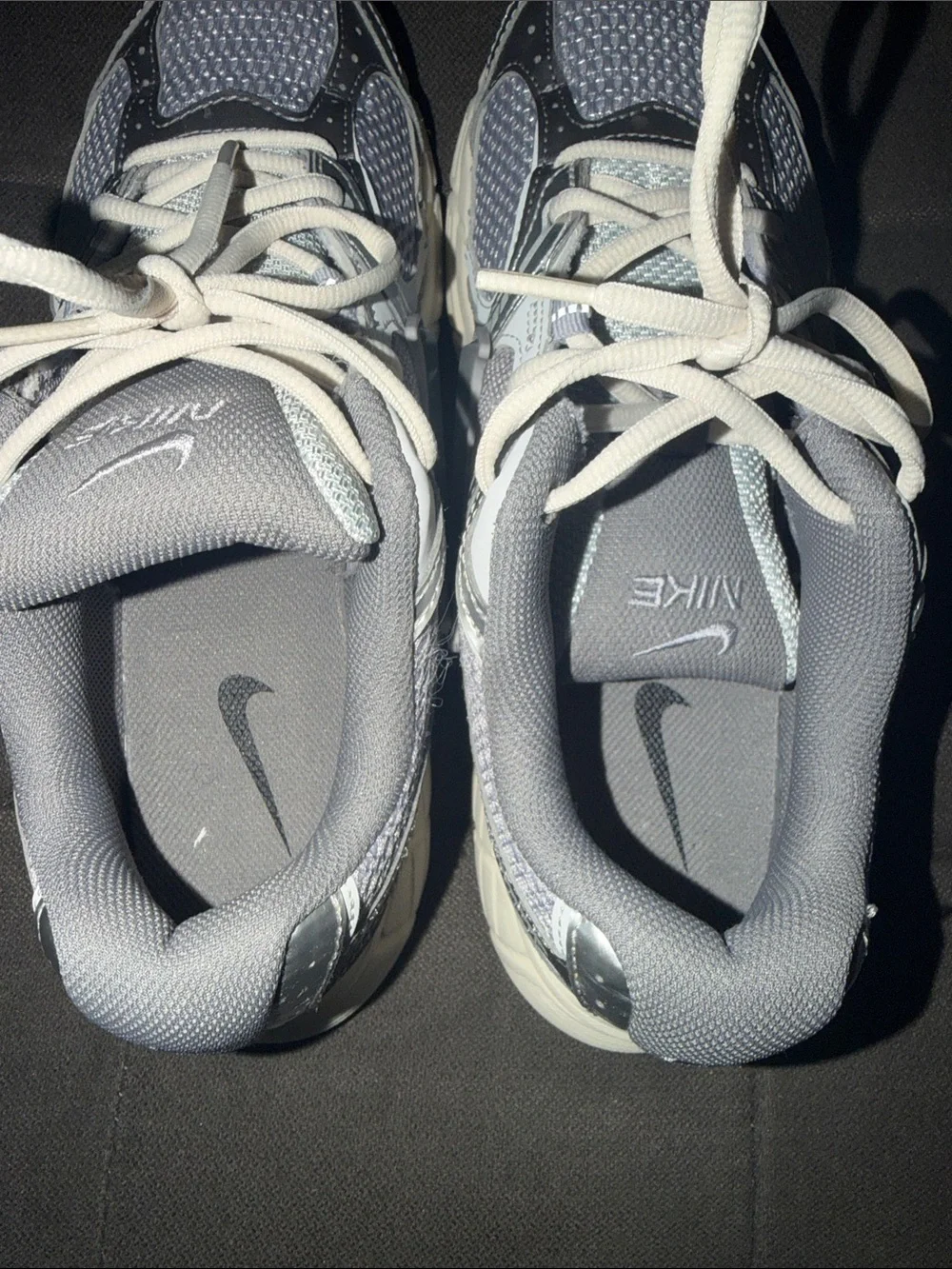Nike Vomero 5 Shoes - men size 9.5/ women 11